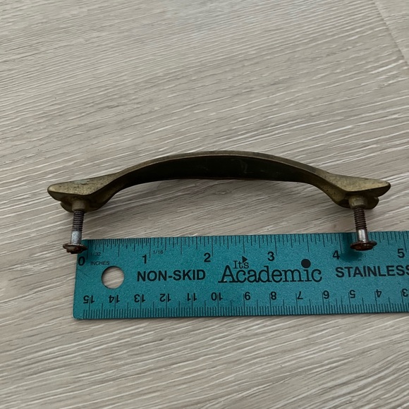 Set of 8 Brass antique cabinet pulls - Picture 3 of 3